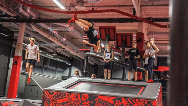 foam pit trampoliner nya barkarby trampolinpark jumpyard