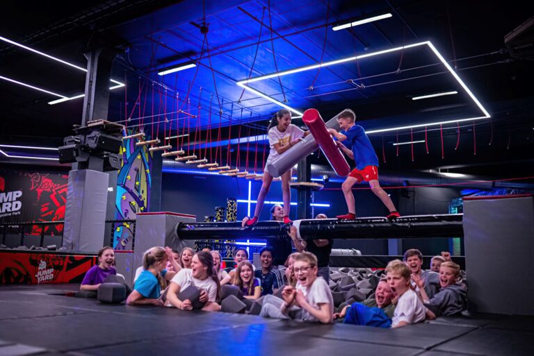 skolaktiviteter för klassen i en trampolinpark