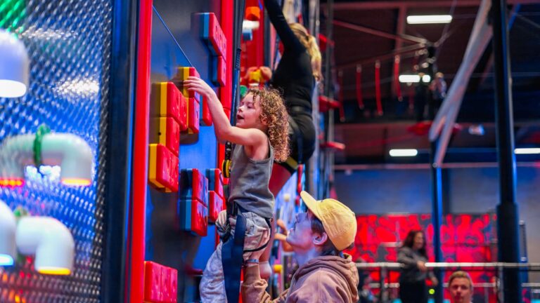 Hoppa trampolin Helsingborg -familjebiljett jumpyard helsingborg familj hopptid