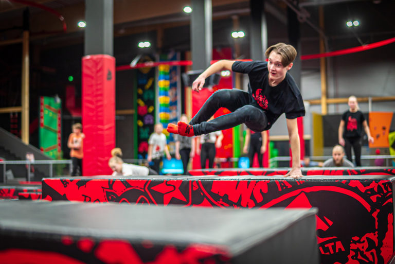 parkour på trampolinerna