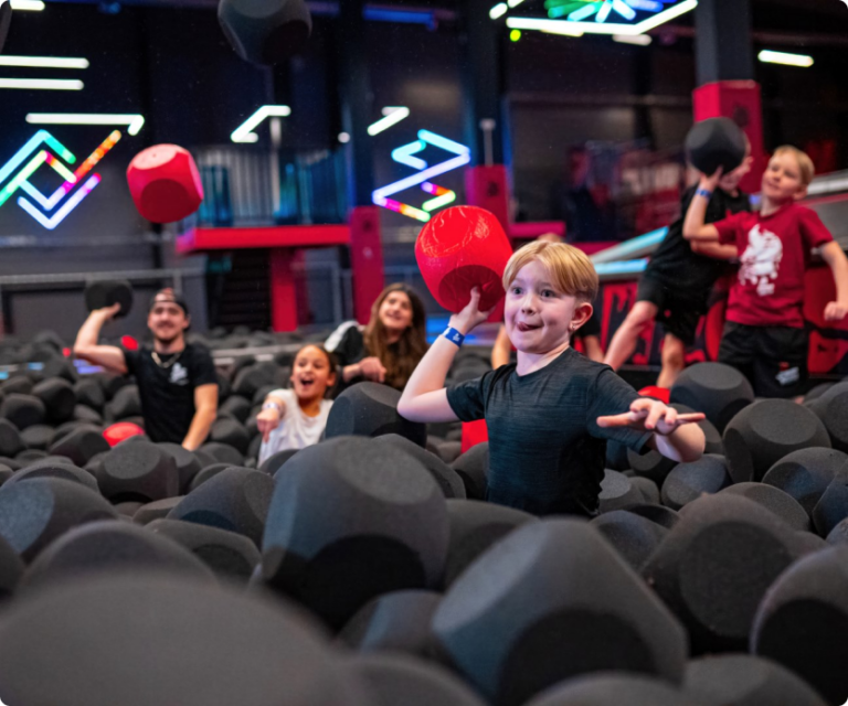 lek i bollhav på barnkalas stockholm hos JumpYard